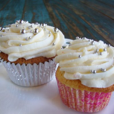 Vanilla or Chocolate Cupcake